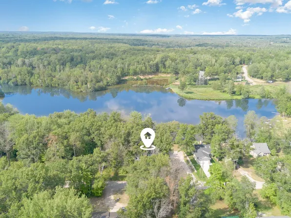 6900 W Shore Dr, Weidman, MI 48893