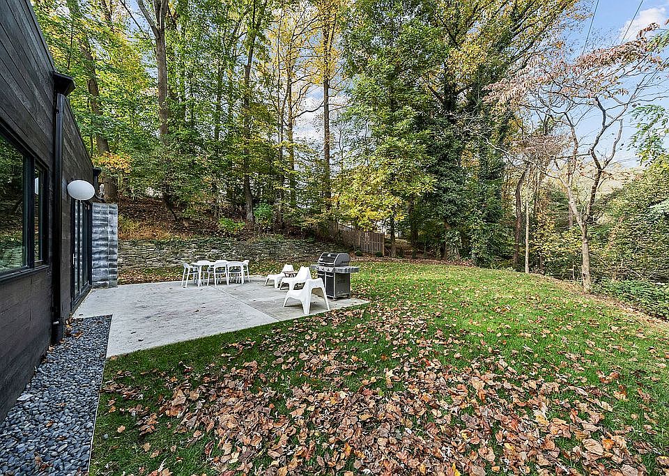 2nd image of 1626 Maddux Ln