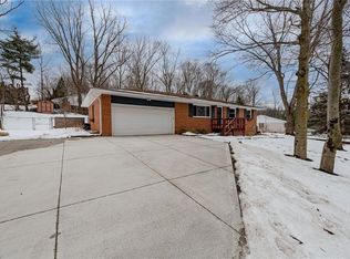 10000 Broadledge Rd, Macedonia, OH 44056