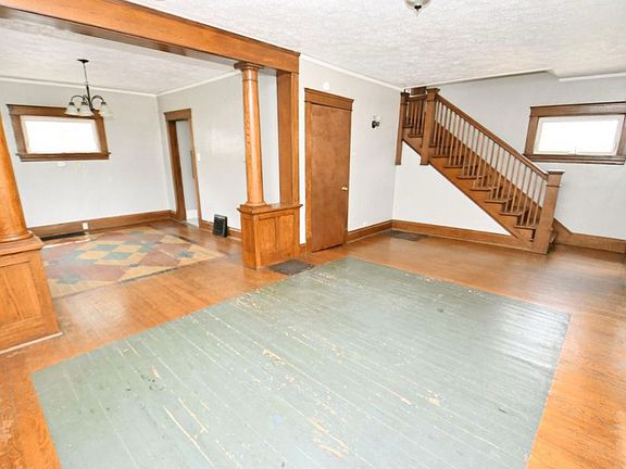 3rd image of 712 Van Buren St
