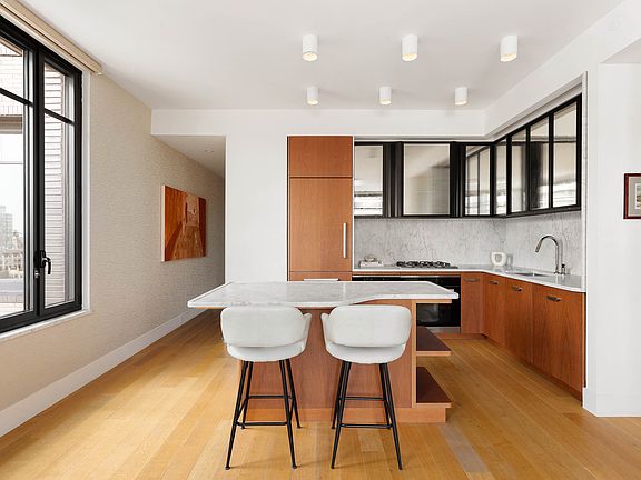 3rd image of 110 Charlton St APT 22D