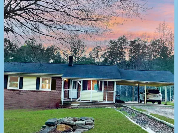4645 Country View Ln, Hickory, NC 28602