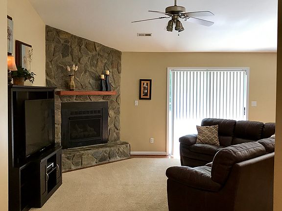 3rd image of 107 Joanne Ct