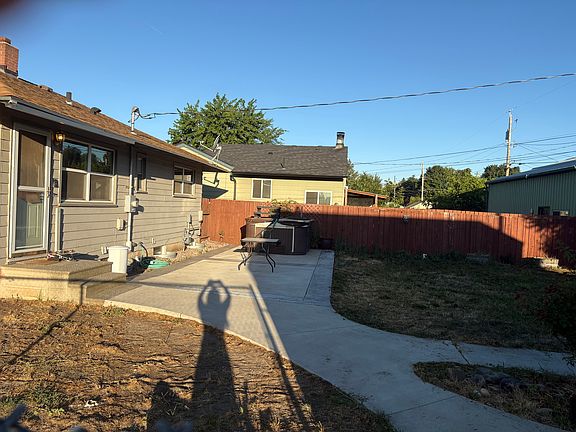 3rd image of 3827 E Grace Ave