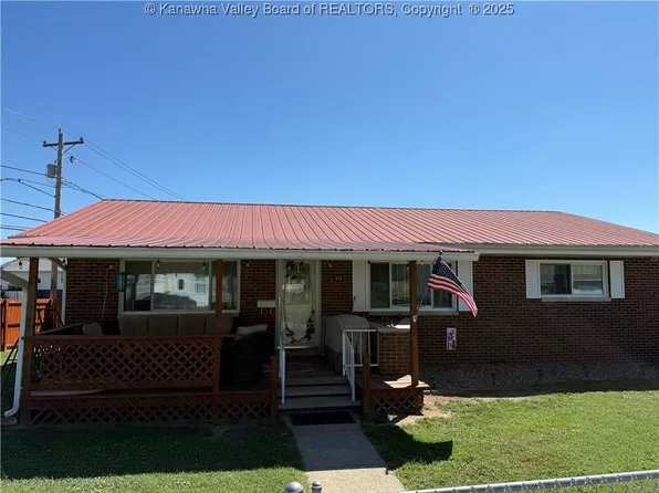 822 Florida St, Milton, WV 25541