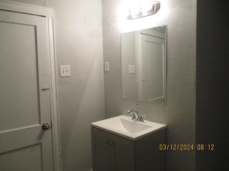 411 8th Ave N — Photo 8