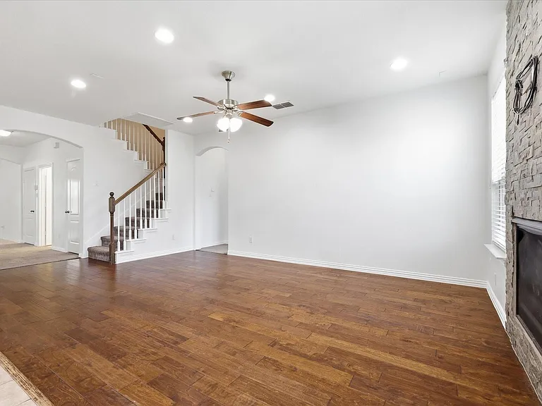808 Bird Creek Dr — Photo 8