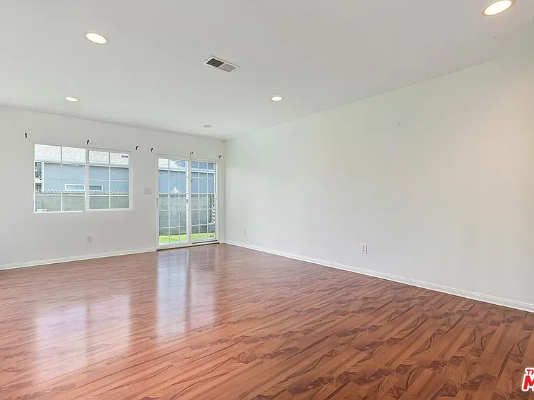 17322 Martha St — Photo 11