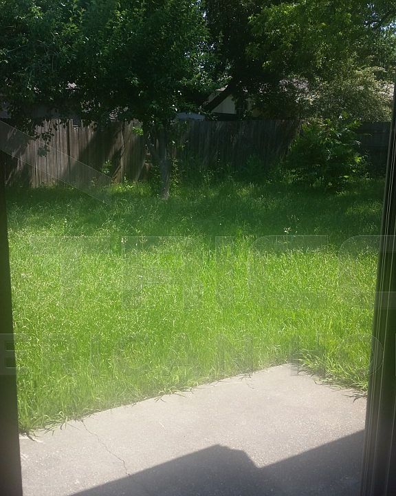 2nd image of 1805 Redwood St