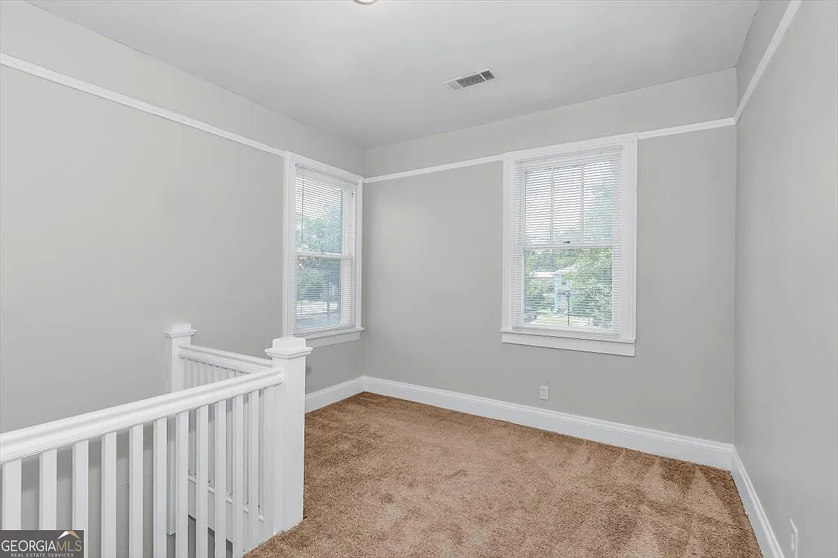 3 bed, 2.0 bath, 1200 sqft, $1,300 — Photo 3