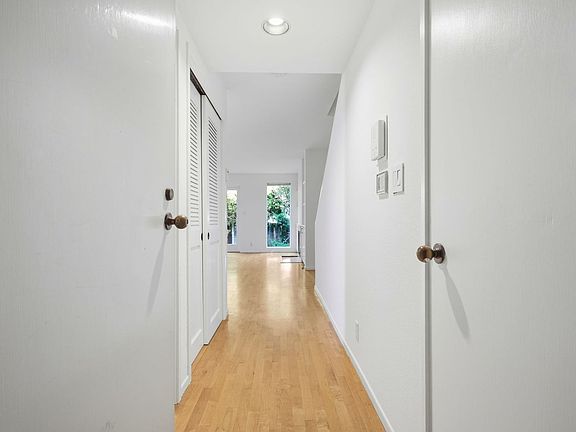 3rd image of 875 Wisconsin St