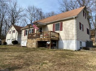 118 Mount Lebanon Rd, Glen Gardner, NJ 08826