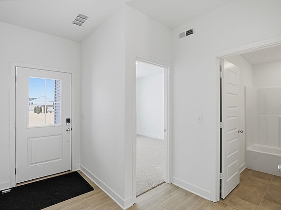 5th image of 1624 Hemlock Cir