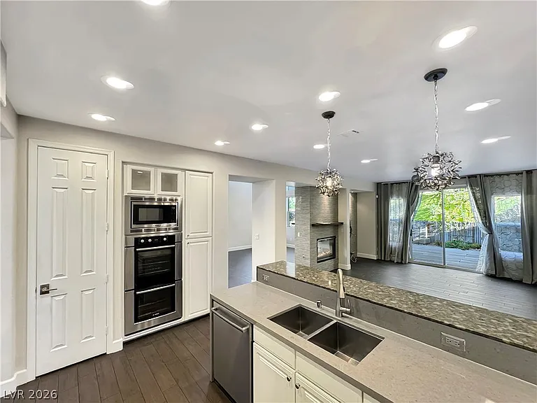 1352 Fox Acres Dr — Photo 14