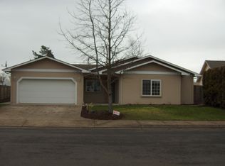 655 Crimson Way, Harrisburg, OR 97446