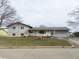 1712 Rainbow Dr, Marshalltown, IA 50158