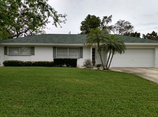 590 Pinecrest Dr, Largo, FL 33770