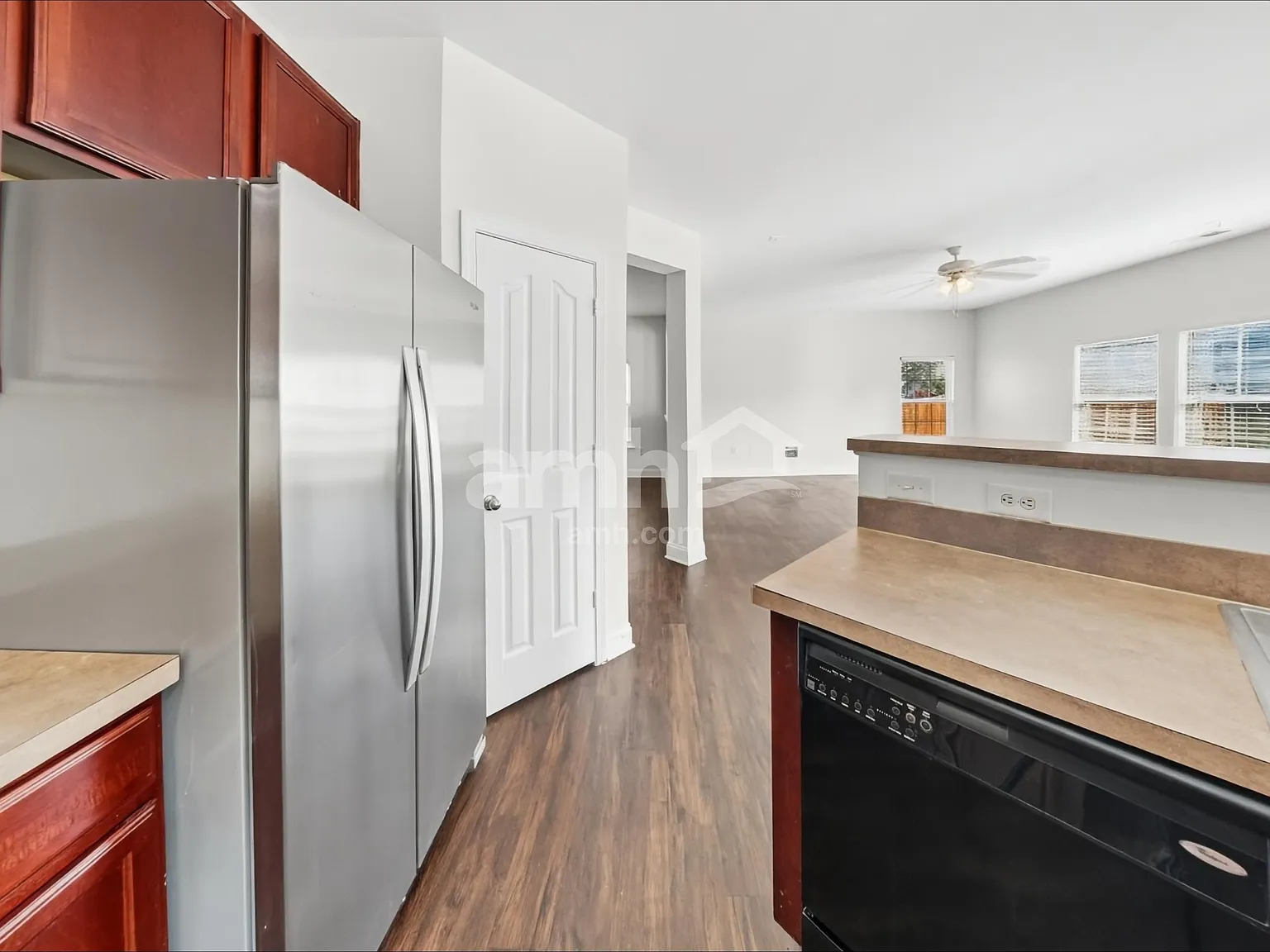 3 bed, 2.5 bath, 2425 sqft, $2,270 — Photo 4