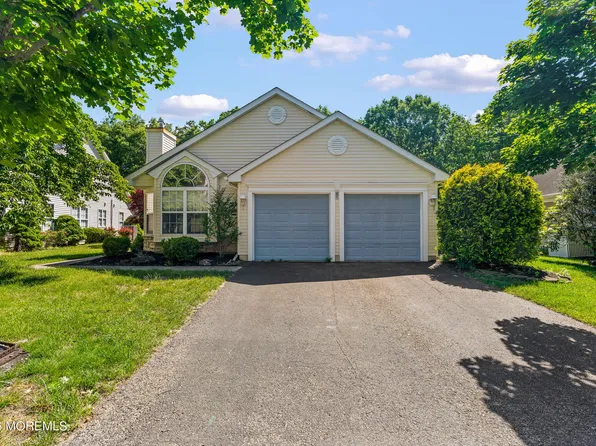 53 Skyline Drive, Lakewood, NJ 08701