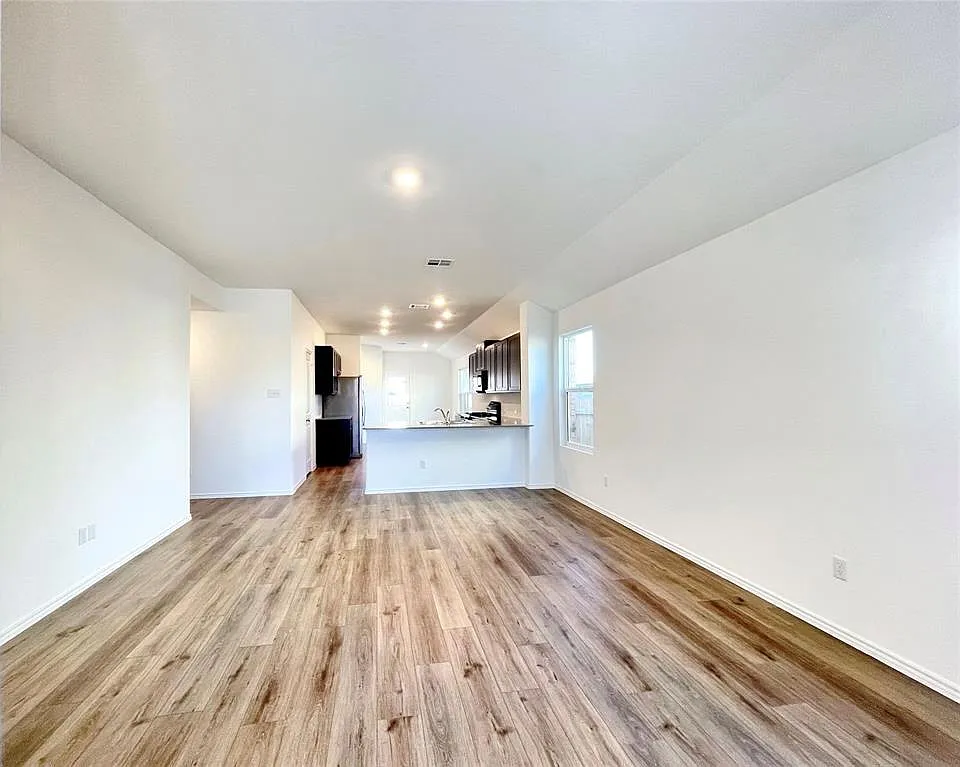 3 bed, 2.0 bath, 1502 sqft, $1,950 — Photo 4