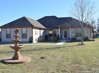 350 Falling Leaf Dr, Lytle, TX 78052