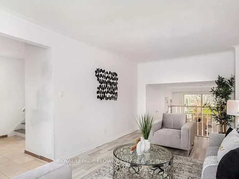 3 Clayhall Cres — Photo 7