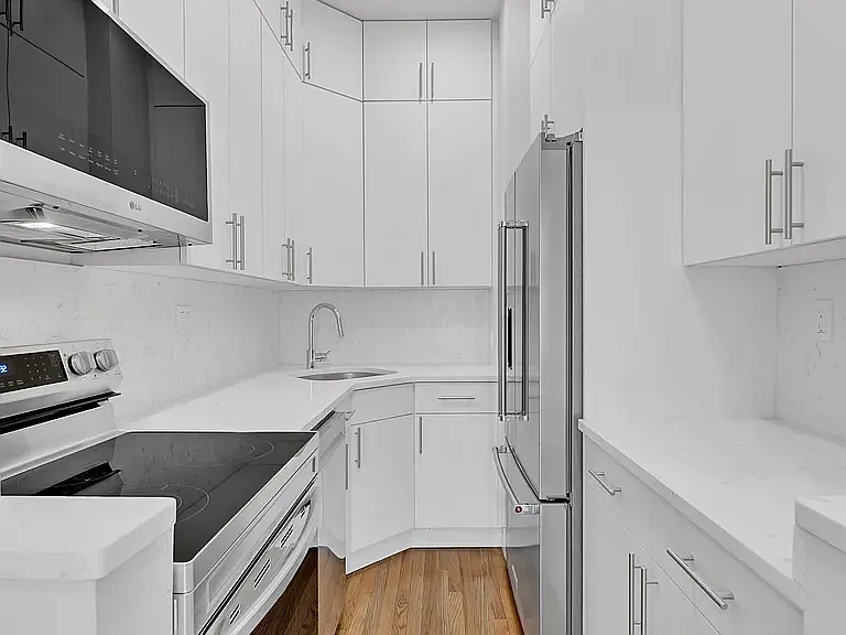 124 E 27th St #2A — Photo 2