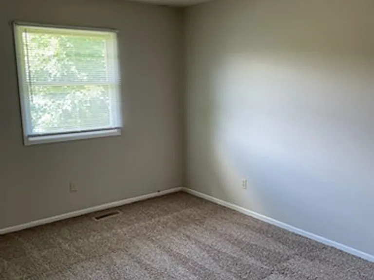 1535 Jordan Ave NW — Photo 7