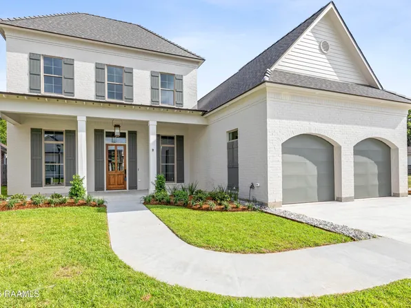 300 Amber Pond Ln, Lafayette, LA 70508