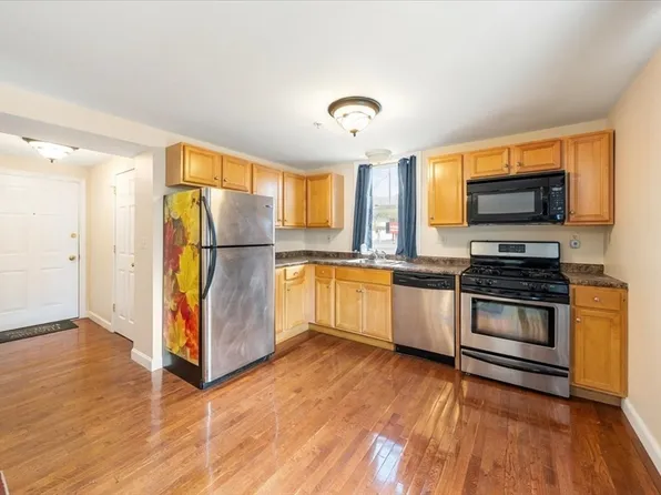 100 Rogers St Unit 1, Lowell, MA 01852
