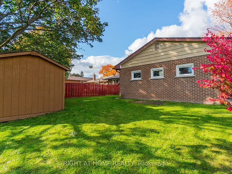 899 Florell Dr — Photo 16