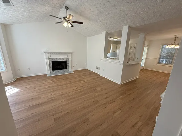 4 bed, 2.5 bath, 1496 sqft, $2,150 — Photo 4