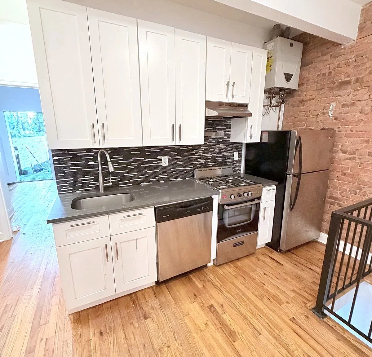 907 Jefferson Avenue — Photo 1