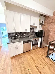907 Jefferson Avenue, #1
