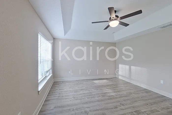 3 bed, 2.0 bath, 1936 sqft, $1,965 — Photo 2