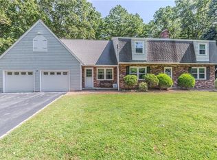 2 Red Chimney Dr, Lincoln, RI 02865