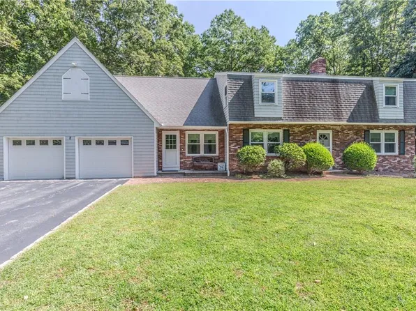 2 Red Chimney Dr, Lincoln, RI 02865
