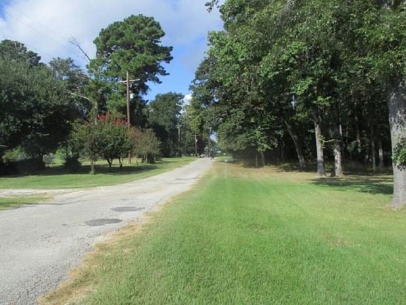 Exterior Neighborhood (street photo)