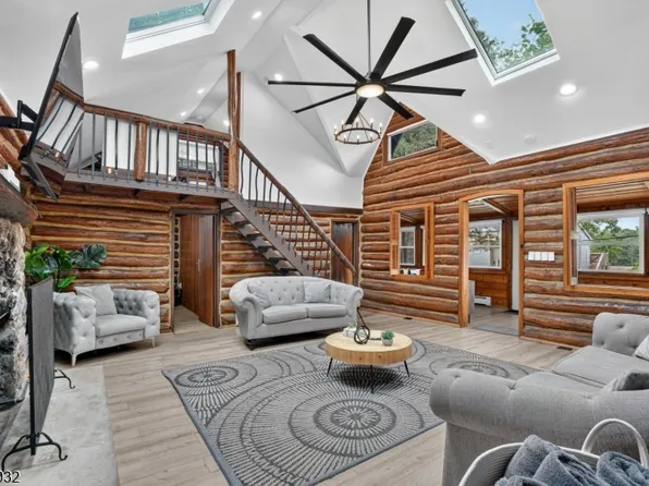 53 Lakeview Dr, West Milford Twp., NJ 07480