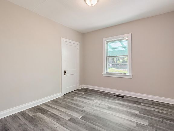 2nd image of 3832 Ivy Ave