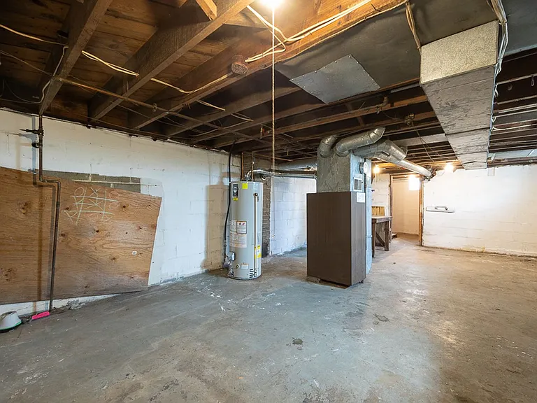 223-225 W Trail St — Photo 35