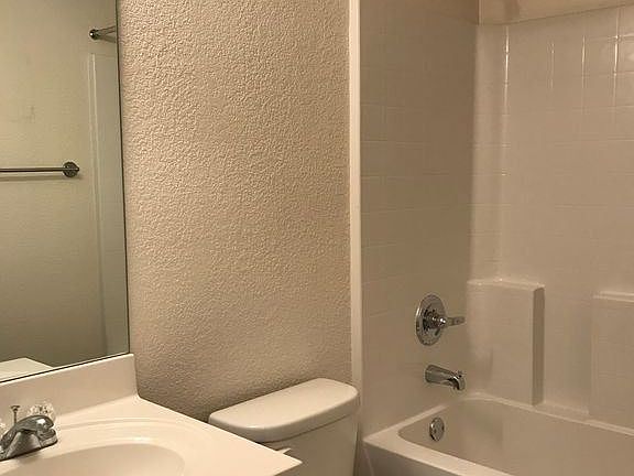 4th image of 217 Gibson St #B