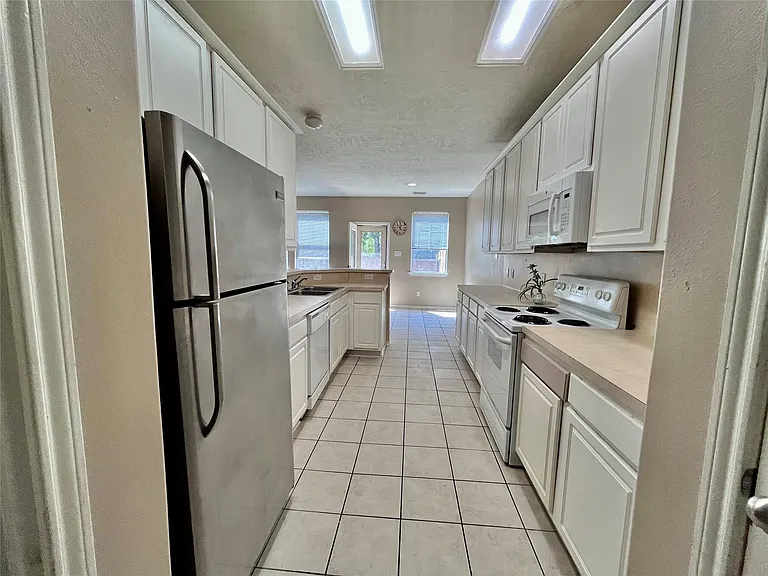 2811 Hackamore Hollow Ln — Photo 5