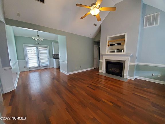 3rd image of 2666 Barefoot Ln