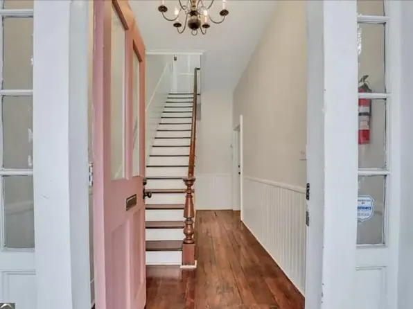 112 W Henry St, Savannah, GA 31401