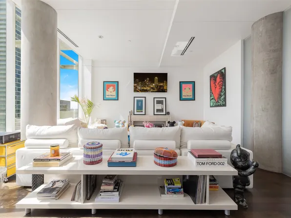 2408 Victory Park Ln APT 1432, Dallas, TX 75219