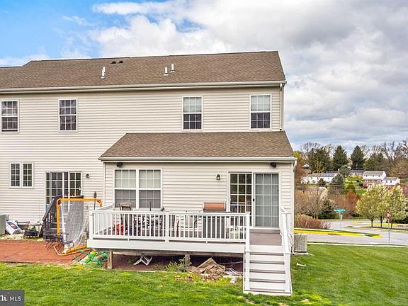 2nd image of 42 Narragansett Ln