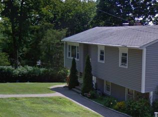 1 Pleasant Dr, Danbury, CT 06811