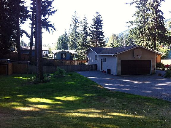 extra lot for yard, garage+