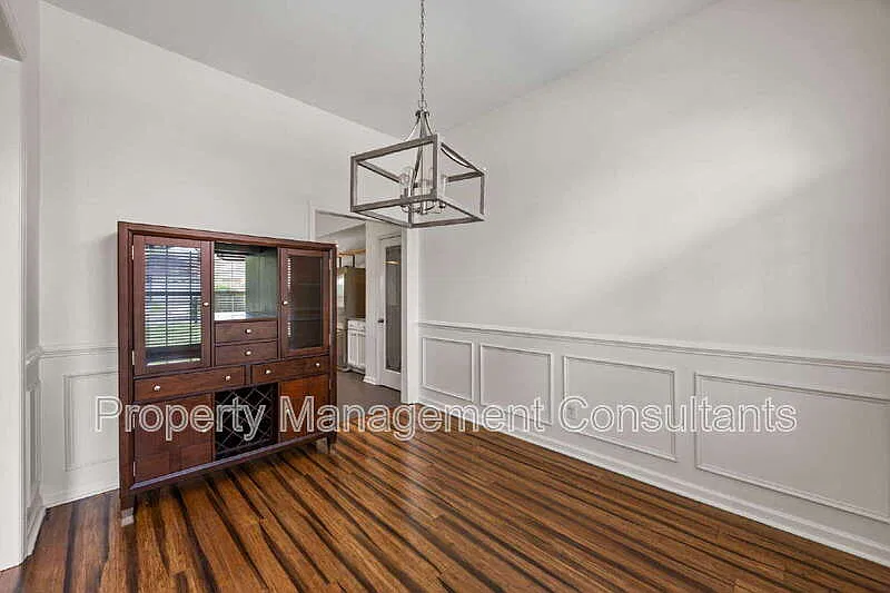 4 bed, 2.0 bath, 2100 sqft, $2,850 — Photo 4